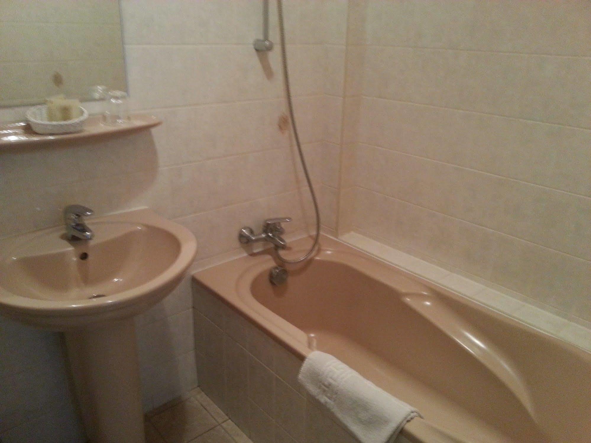 La Freissinouse Hotel & Restaurant Azur מראה חיצוני תמונה